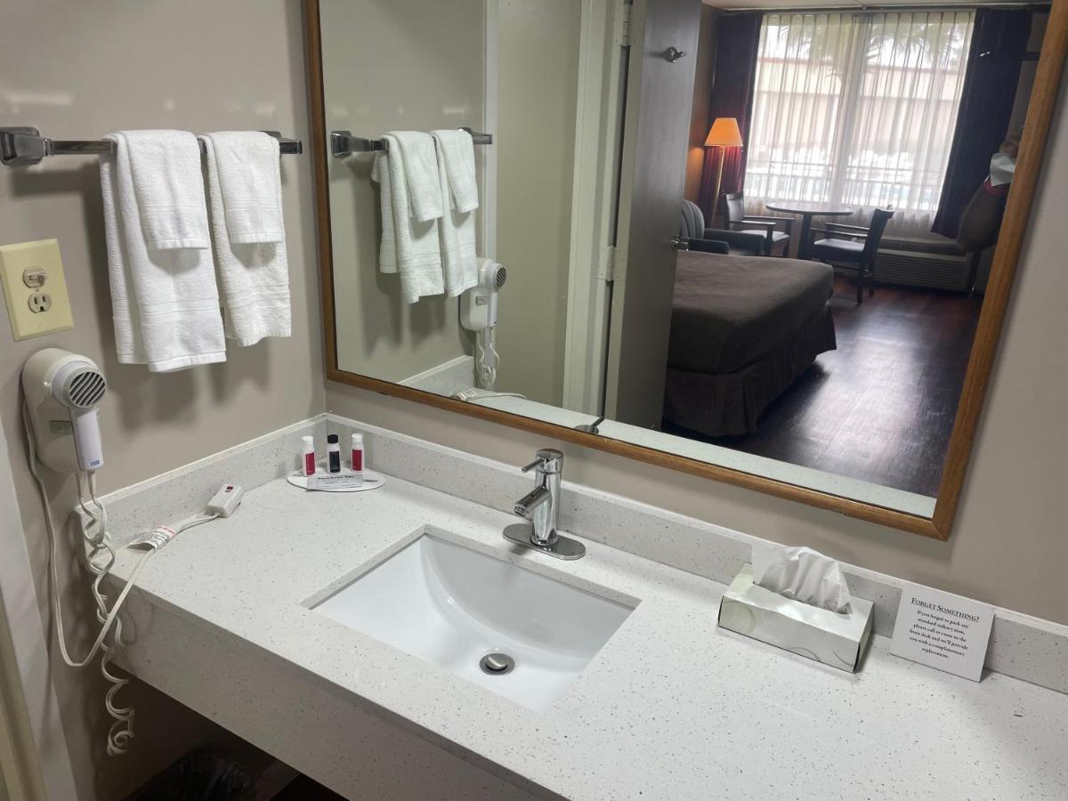 Super 8 By Wyndham Valdosta Mall Zewnętrze zdjęcie